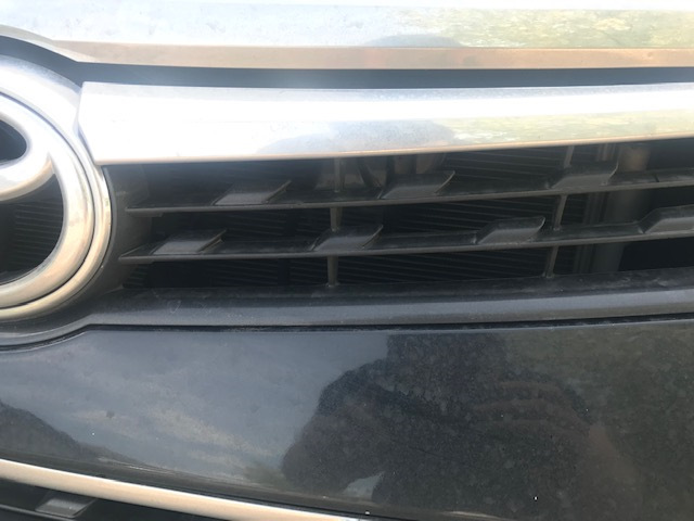 Установка защитной сетки в решетку радиатора — Toyota Camry (XV50), 2,5 ...