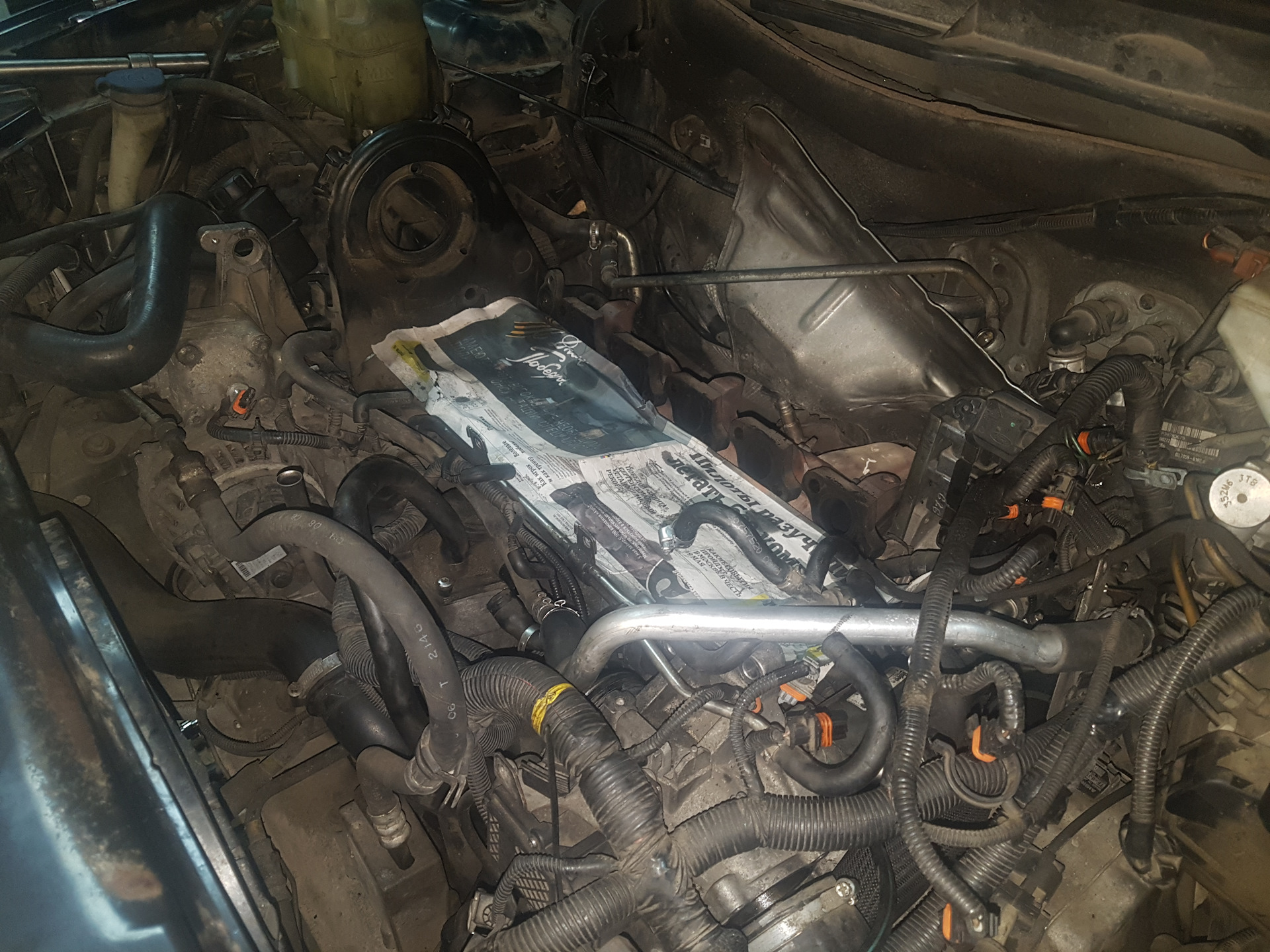 Volvo xc 90 D5244T4. Замена маслосьемных колпачков. Сломана свеча ...