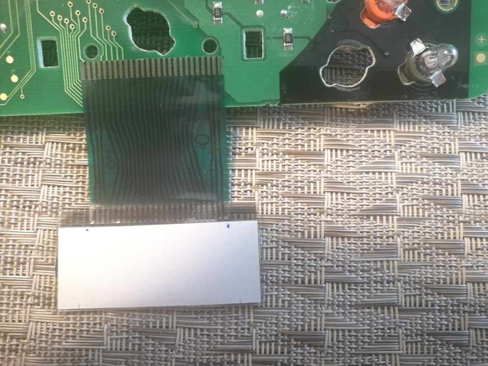 Замена шлейфа дисплея панели Mercedes W210 (замена пикселей) — DRIVE2