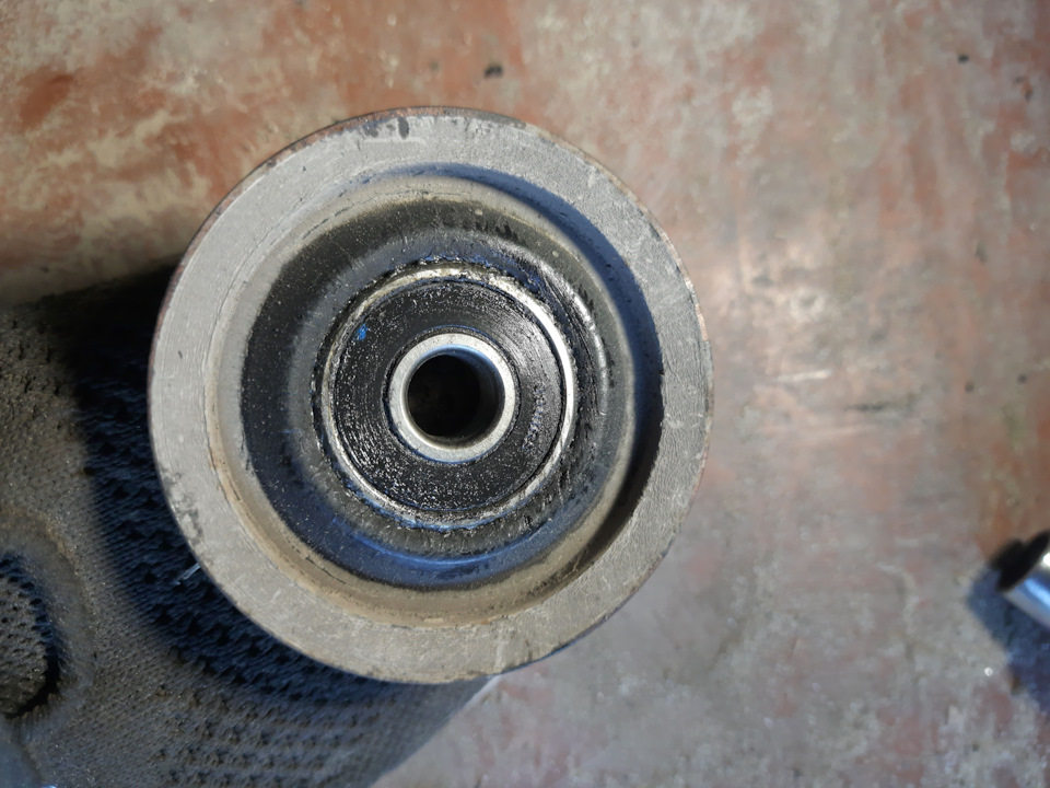 Писк, свист при запуске, шум в моторном отсеке. Сальник коленвала ...