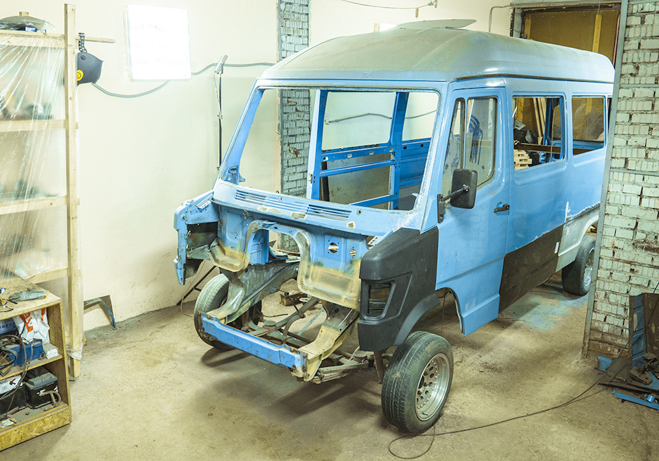 Сбор кузова автодома. Кузовной ремонт. КИТЖИВИ 23 — Mercedes-Benz T1, 2 ...