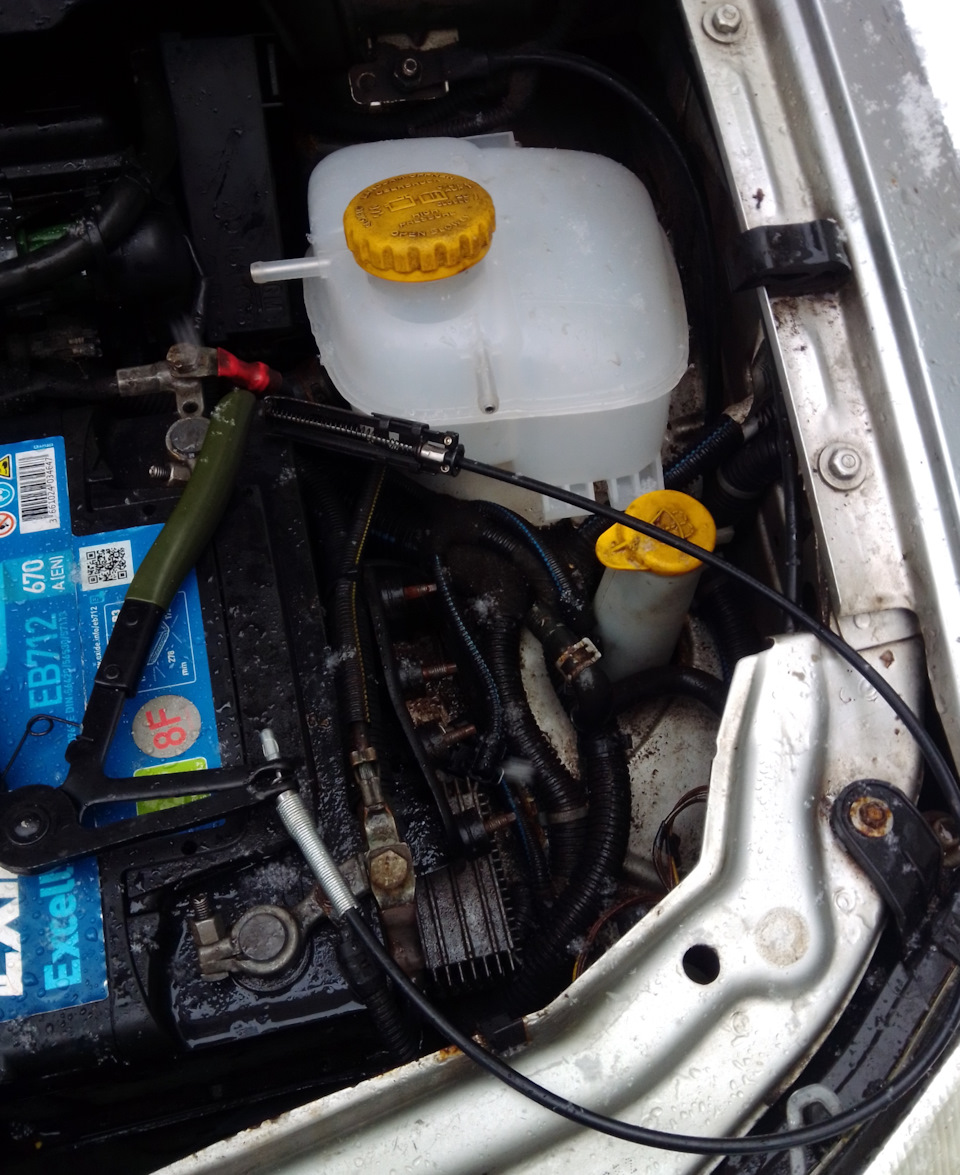 Бачок расширительный. Замена. — Opel Zafira A, 2 л, 2002 года | своими ...