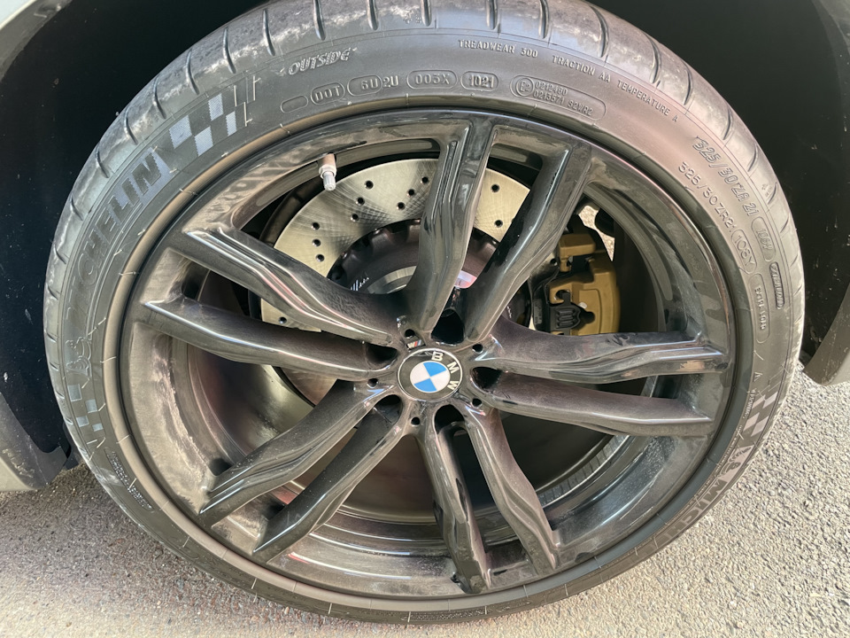 Замена задних тормозных дисков с колодками, датчиками и болтами — BMW ...