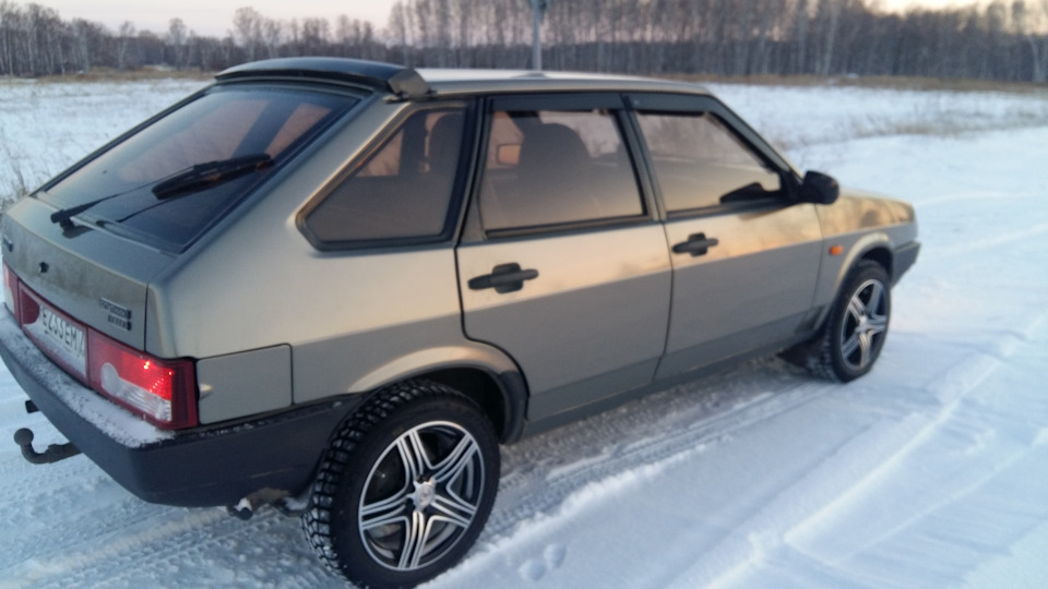 6 — Lada 21093