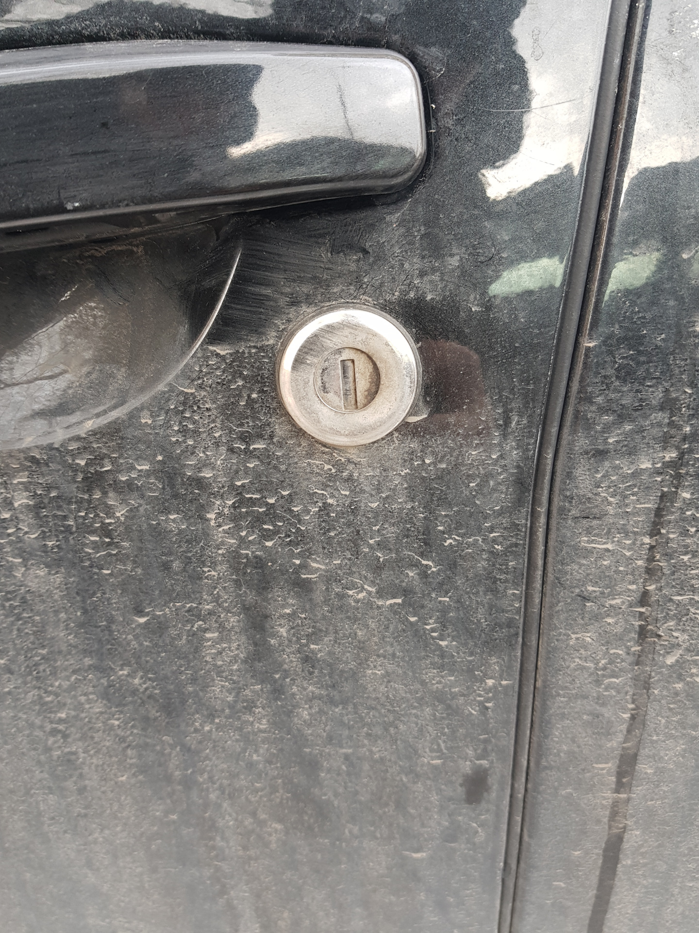Заглушка замка двери 🚪🗝 — Renault Duster (1G), 2 л, 2016 года ...
