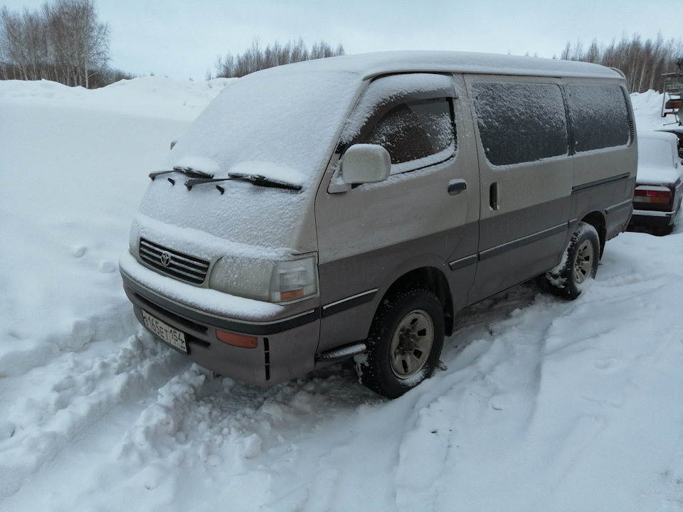 Toyota Hiace h100. Toyota Hiace h100 4wd. Тойота Хайс 4х4 1995. Toyota Hiace h100 off Road.