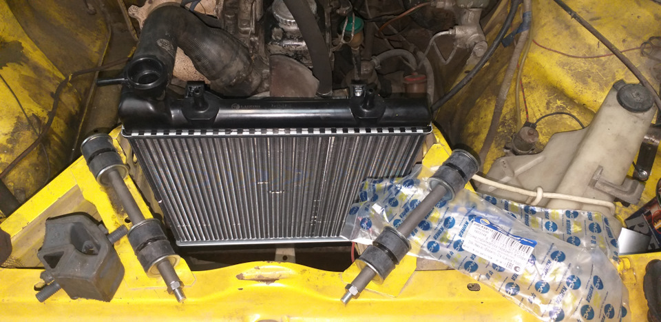 Радиатор и стойки стаба подешману — Opel Kadett C, 1,2 л, 1978 года ...