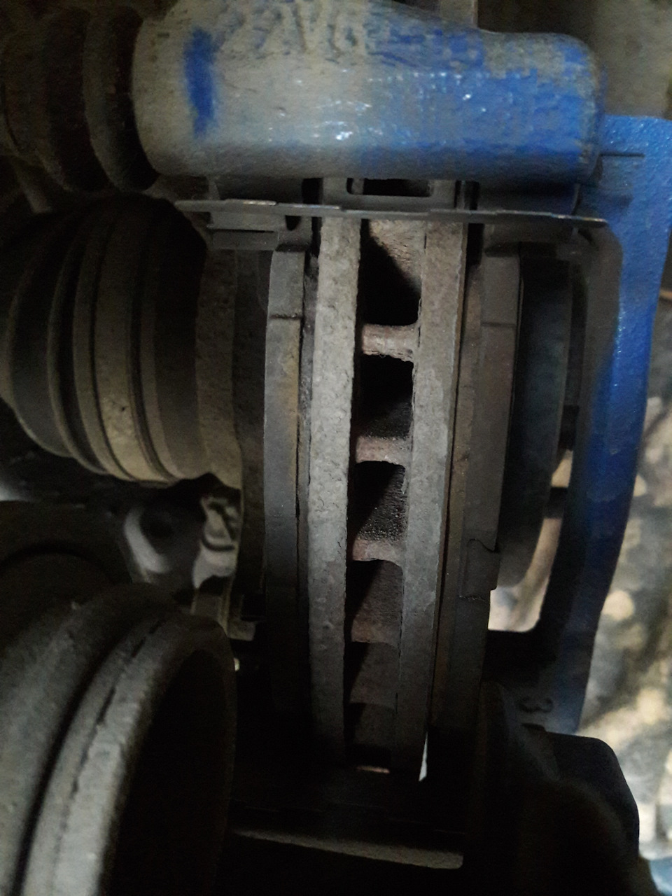 Передние колодки — Toyota Corolla RunX, 1,5 л, 2003 года | тест-драйв ...