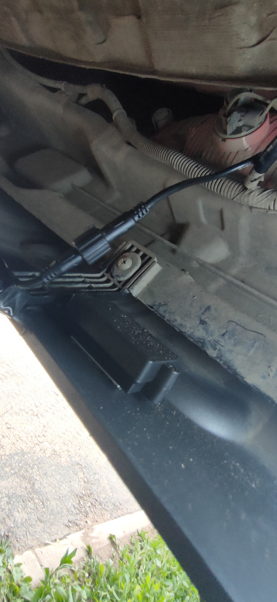 Датчик открытия багажника взмахом ноги — Geely Atlas (1G), 1,8 л, 2019 ...