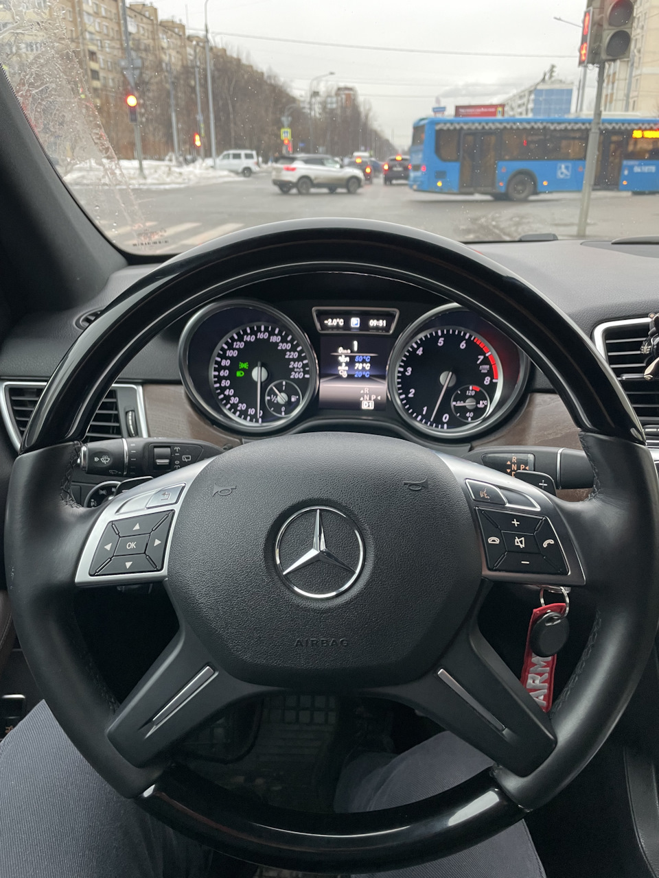 Чёрный руль, чёрной машине — Mercedes-Benz M Class (W166), 3,5 л, 2014 года  | стайлинг | DRIVE2