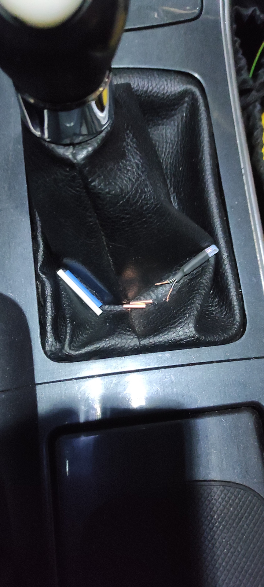 Тем у кого сигналка Шерхан 5, перенос ДТ салона под капот или как я ...