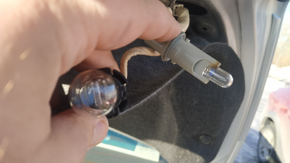 Лампа габаритов, первая замена за 11 лет!) — Toyota Camry (XV50), 2,4 л ...