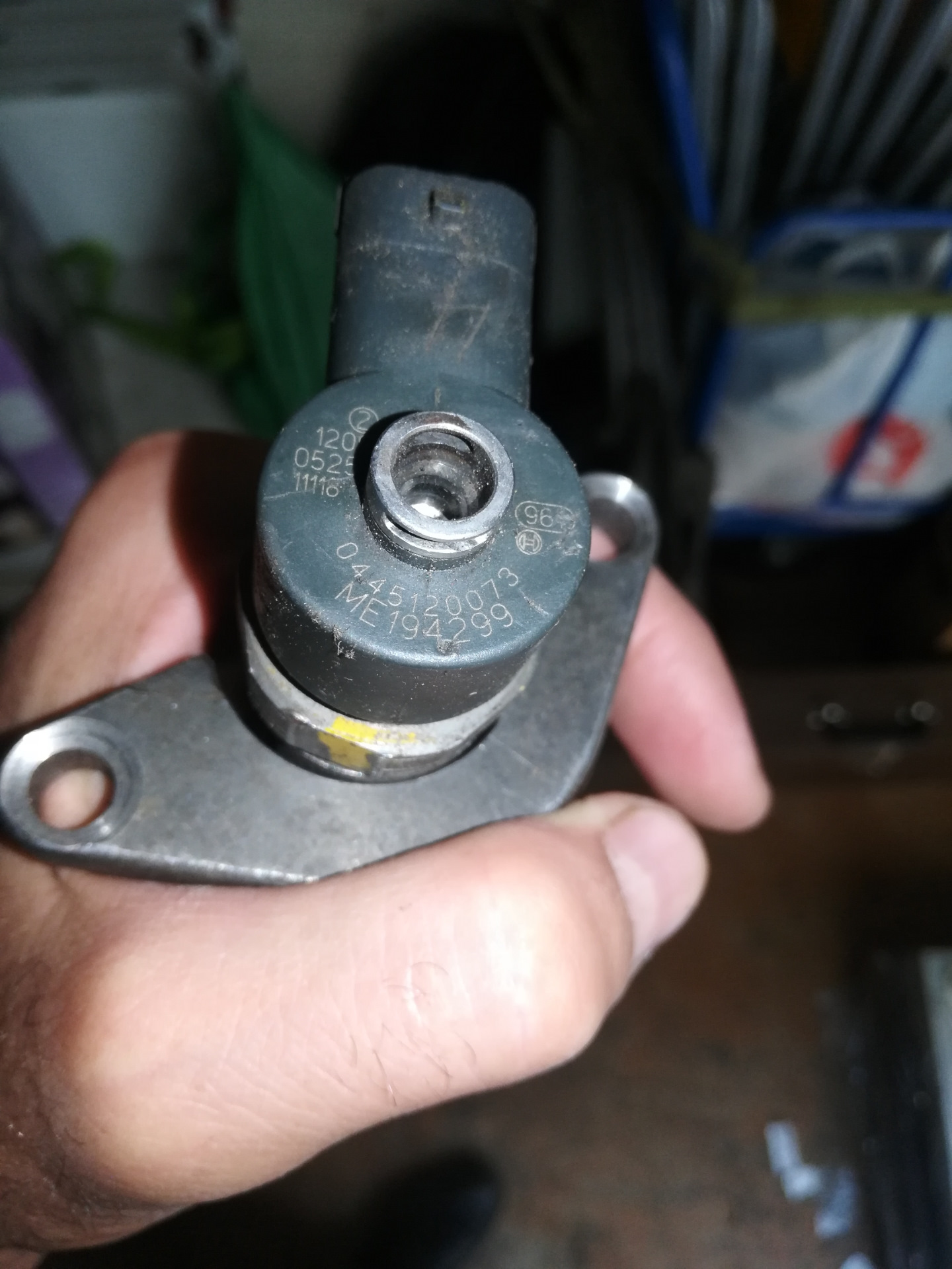 Где на форсунках номер. Форсунки бош 107. Форсунки на гранту 8 клапанов 87 л нумерация бош. Renault megane 2 форсунки дизель. Где на форсунках номер.