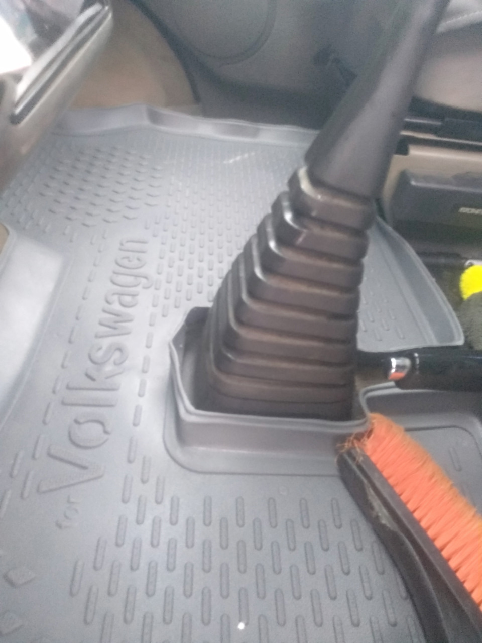 1.Надпись на коврике не соответствует, надо бы с надписью Мультиван-2 !-)))) — Volkswagen Multivan (T4)