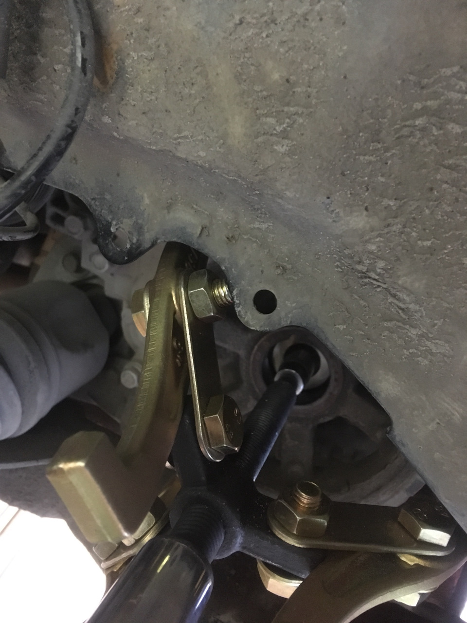 Замена сальника коленвала и трещина на шкиве коленвала - Honda CR-V (RE), 2,4 л,