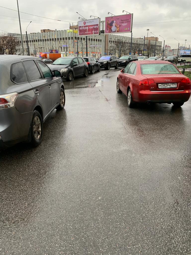 Вот так у нас иногда паркуются — Mitsubishi Pajero Sport (3G)