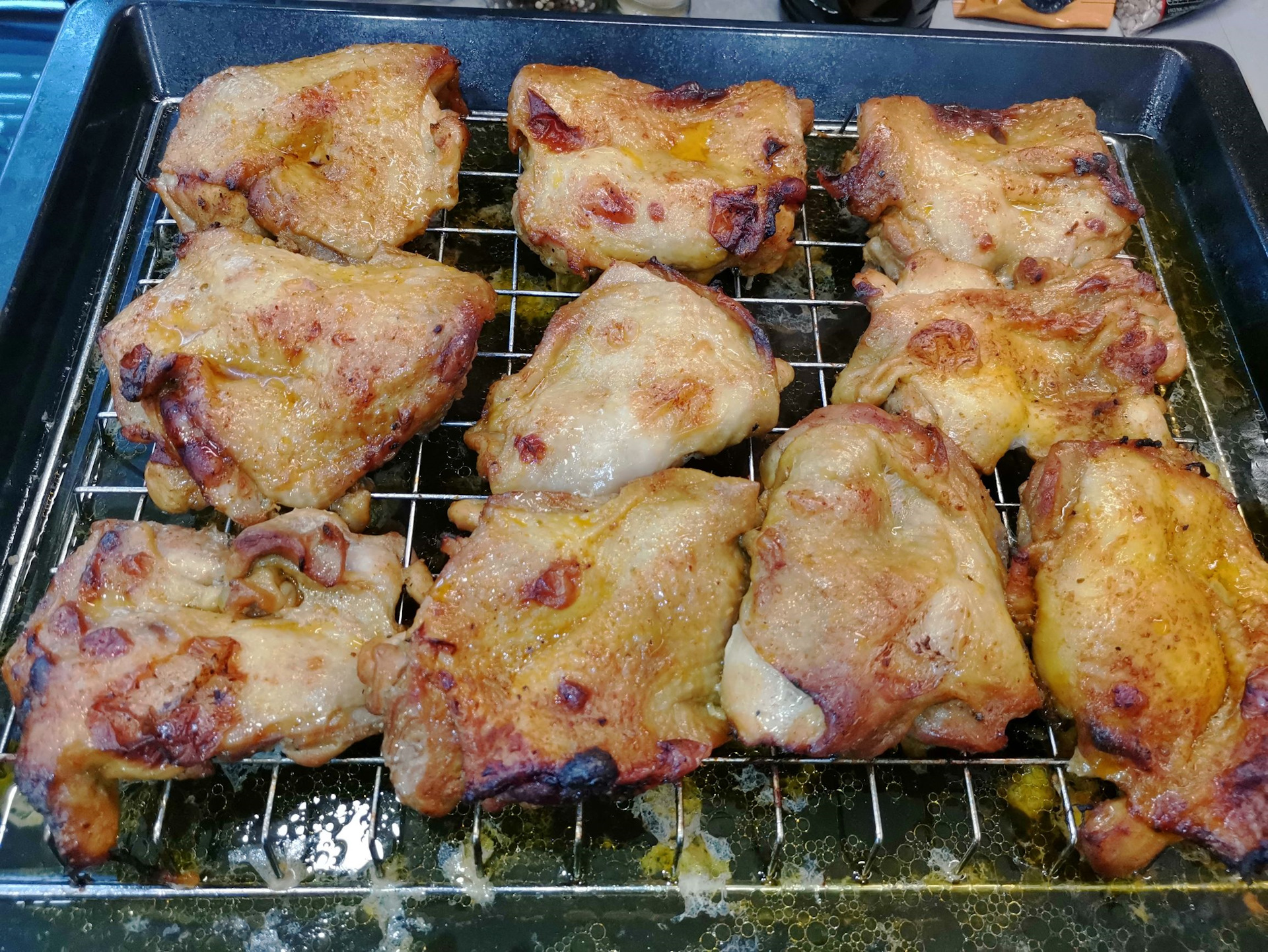 Приготовить филе бедра курицы в духовке. Филе бедра в духовке. Филе бедра курицы в духовке. Курица бедрышки в духовке.