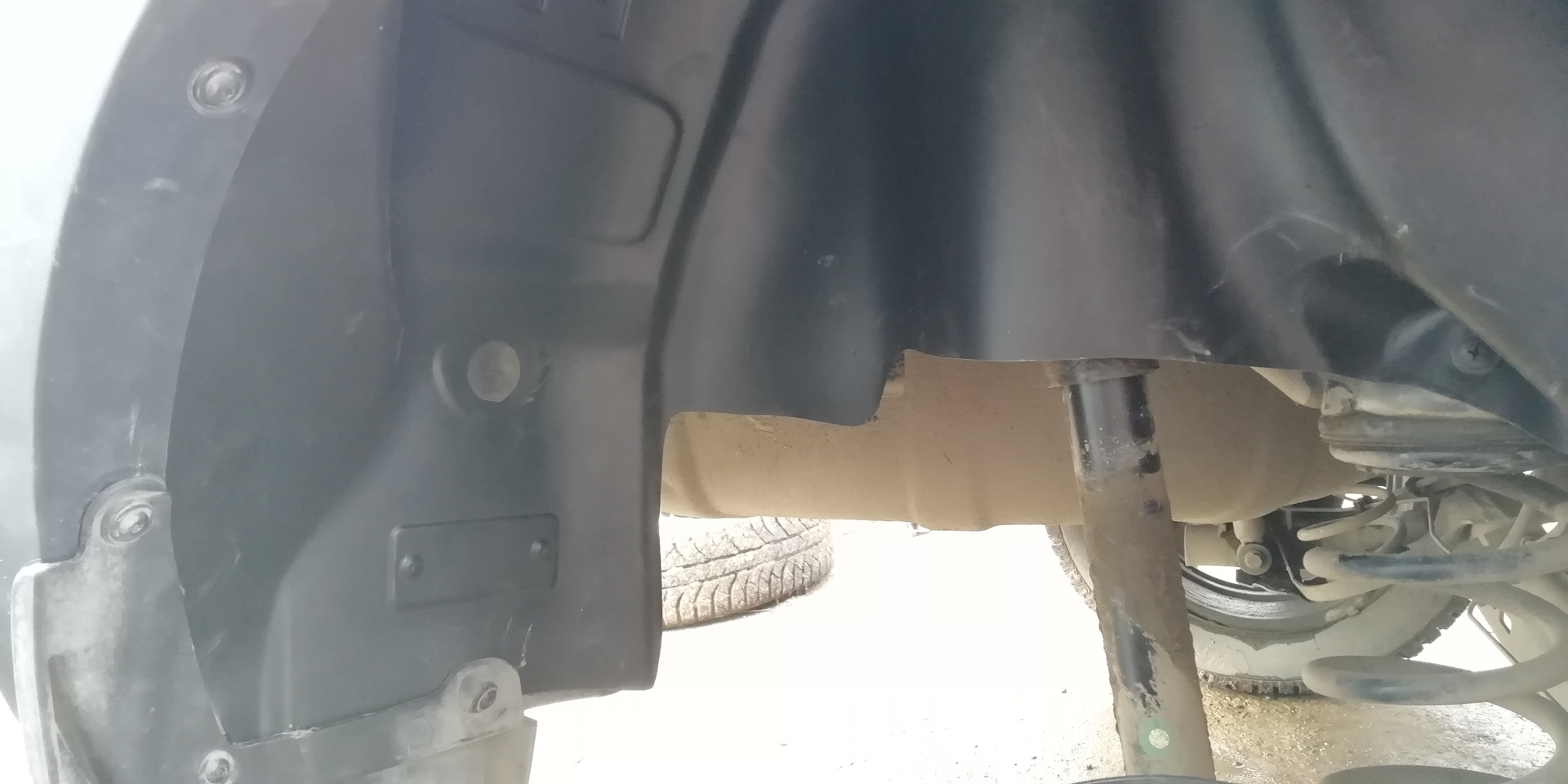 Крепление переднего брызговика логан 1. Подкрылки рено сандеро 1. Подкрылки рено логан 1. Логан установка задних подкрылок. Bito12003 novline деталь.