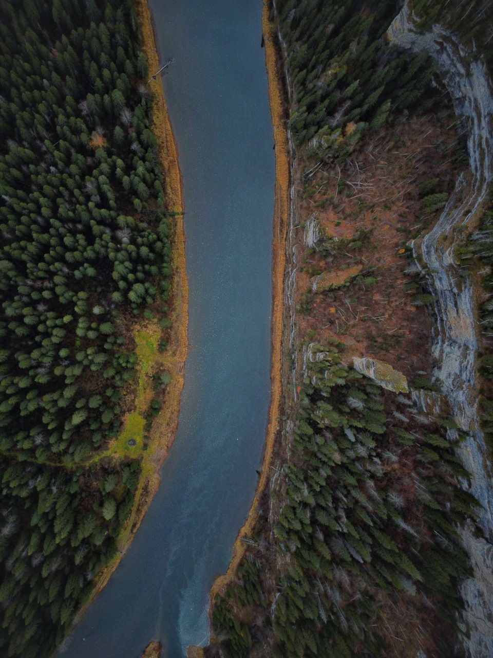 Река Усьва в Пермском крае. Известна, что рядом находятся Усьвинские столбы. — Suzuki Alto (8G)