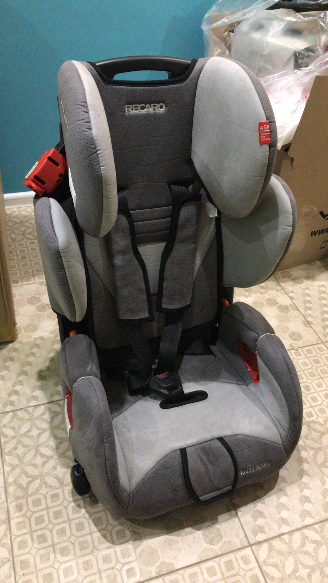 Детское кресло автомобильное recaro young sport