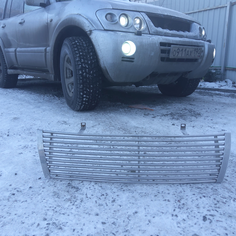 Продаю решётку радиатора паджеро 3 — Mitsubishi Pajero (3G), 3,5 л ...
