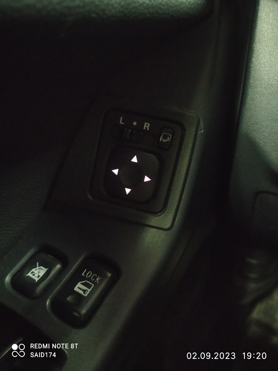 Кнопка зеркал с подсветкой — Mitsubishi Lancer X, 2 л, 2007 года ...