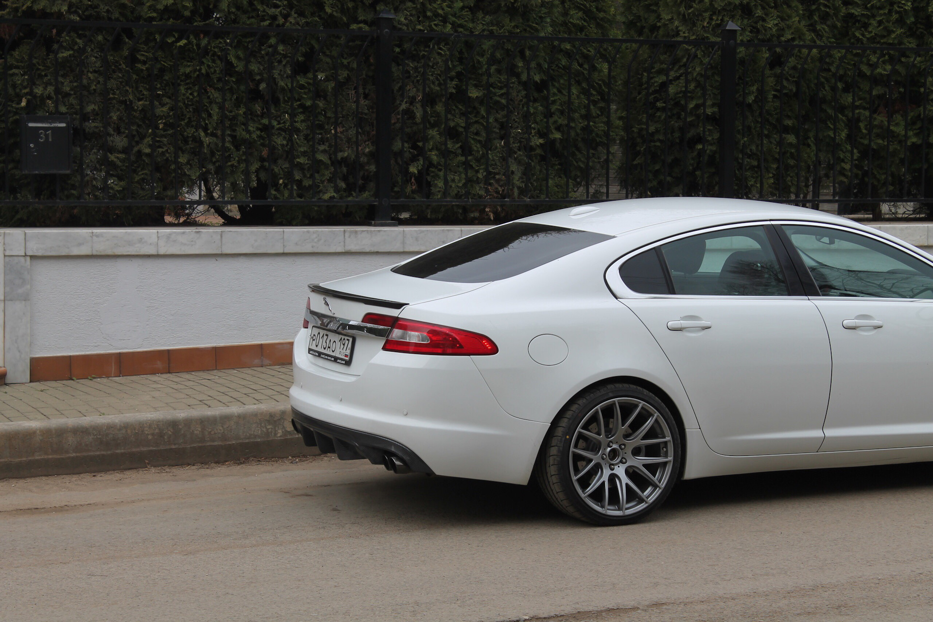 Jaguar XF антихром