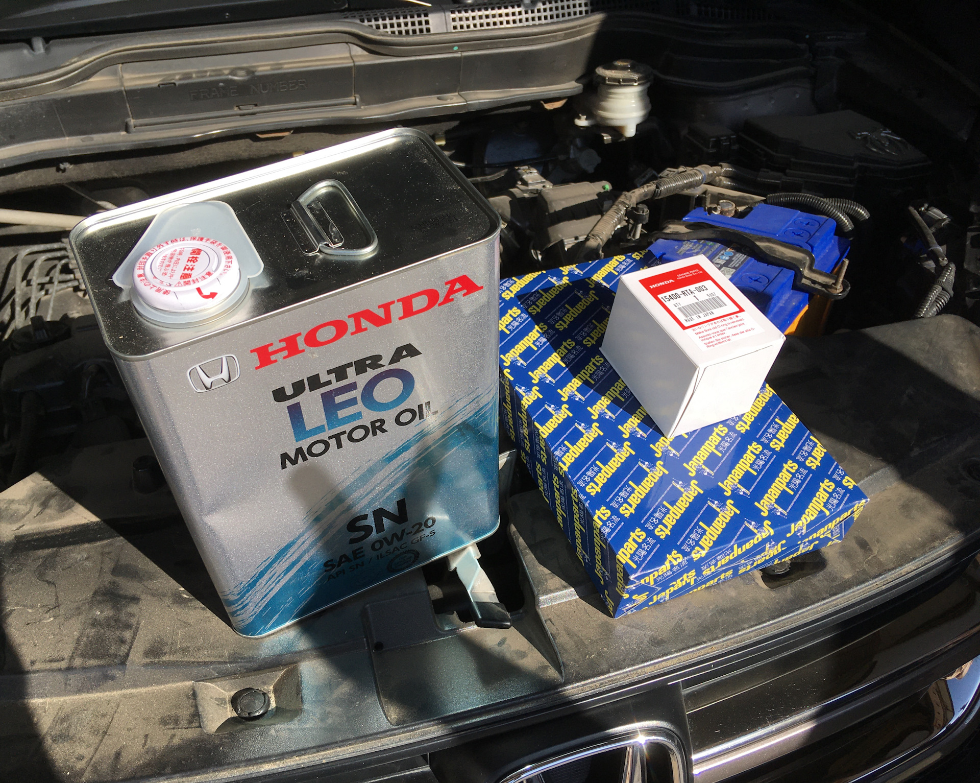 Масло акпп cr v. Honda CR-V 2005 Gear Box Oil Filter. Замена масла Honda CR-V 2009. Хонда CR V 2013 замена свечей. Honda-CR-V 2007 замена фильтра и масла в АКПП (2.0L).