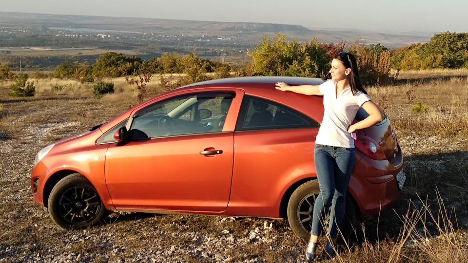 Opel astra, 2012 девушка. девочка с астрами. Opel drive. Opel astra девушка. Opel astra j 2021.