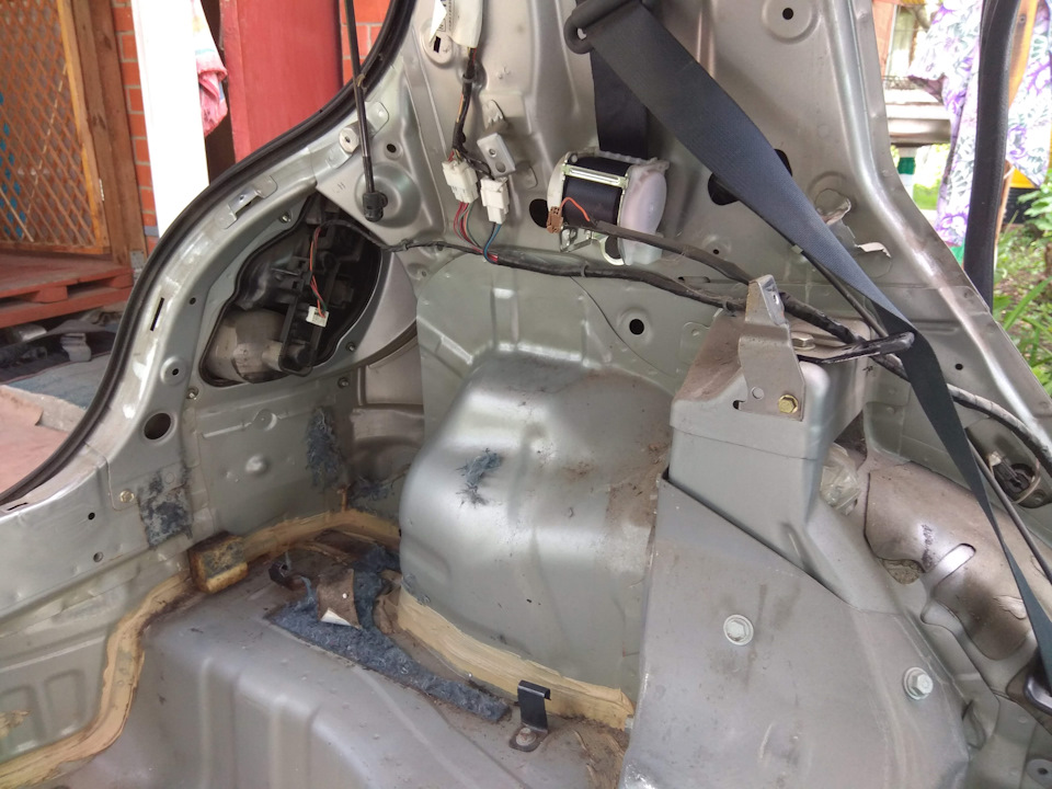 Чистка салона 2. разборка багажника и снятие задних сидений — Nissan ...