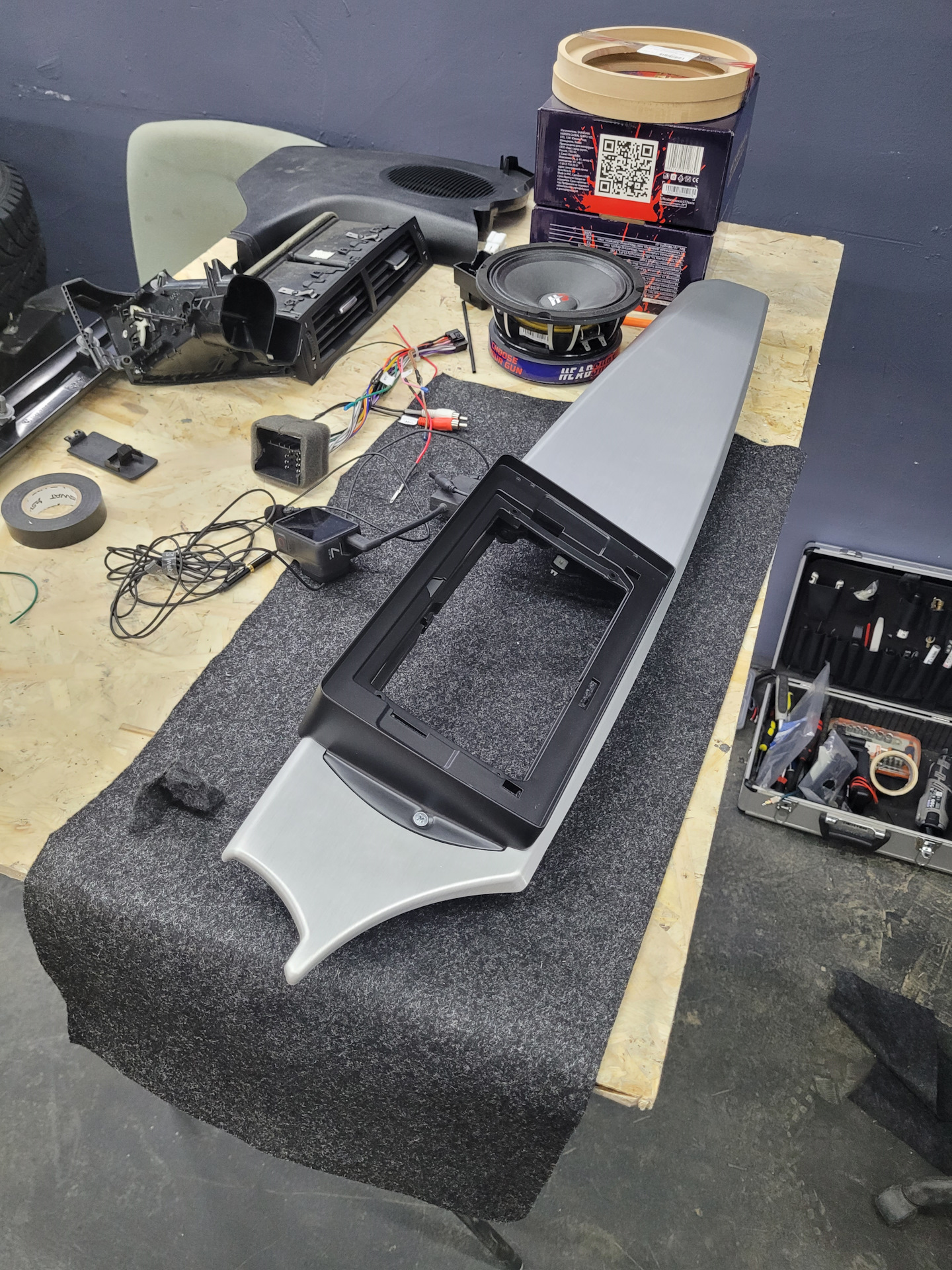 BMW Z4 в кузове E85. Магнитола 9 дюймов и полная замена акустики с ...