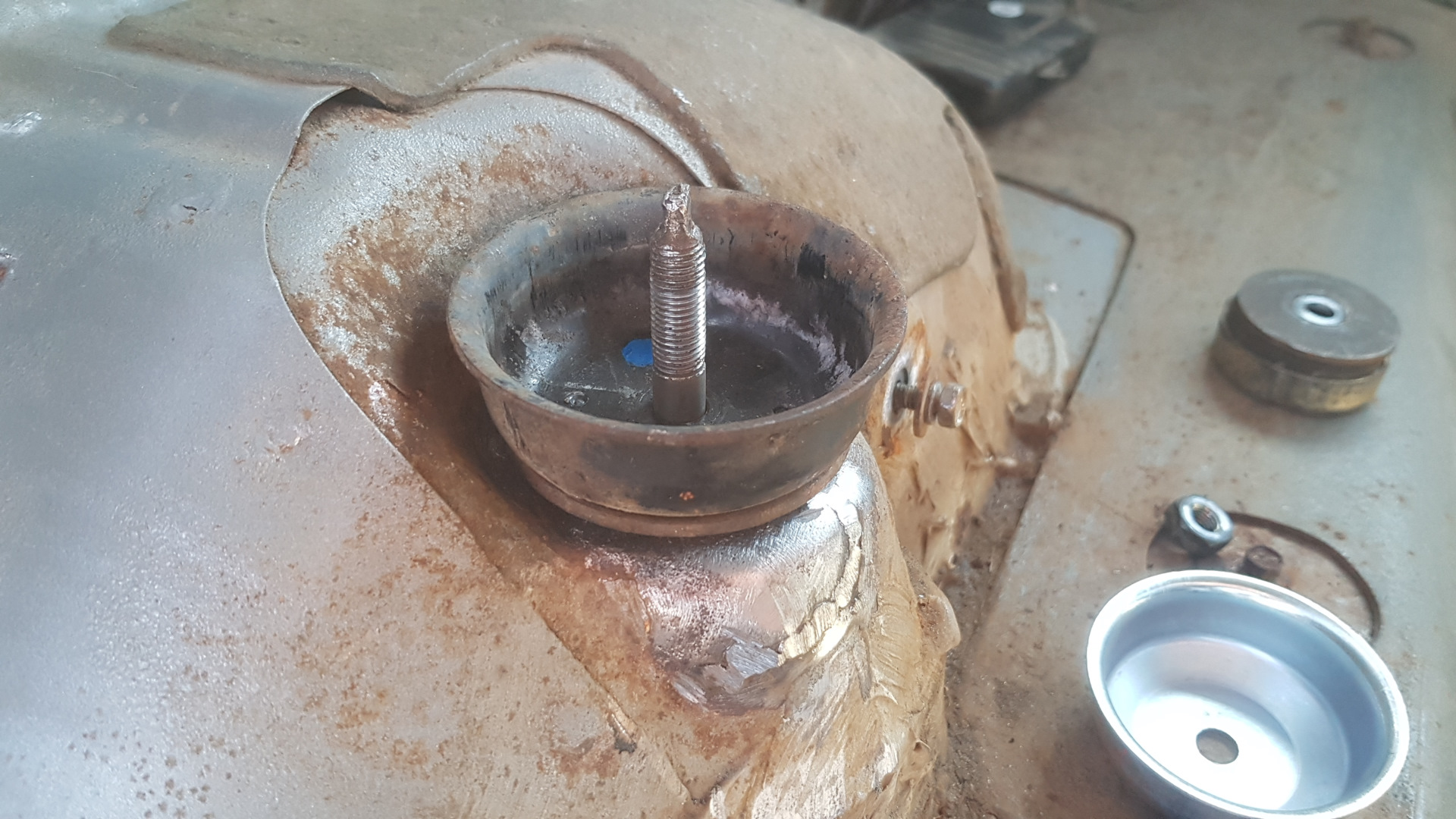 Ремонт чашки заднего амортизатора — Honda HR-V (1G), 1,6 л, 2001 года ...