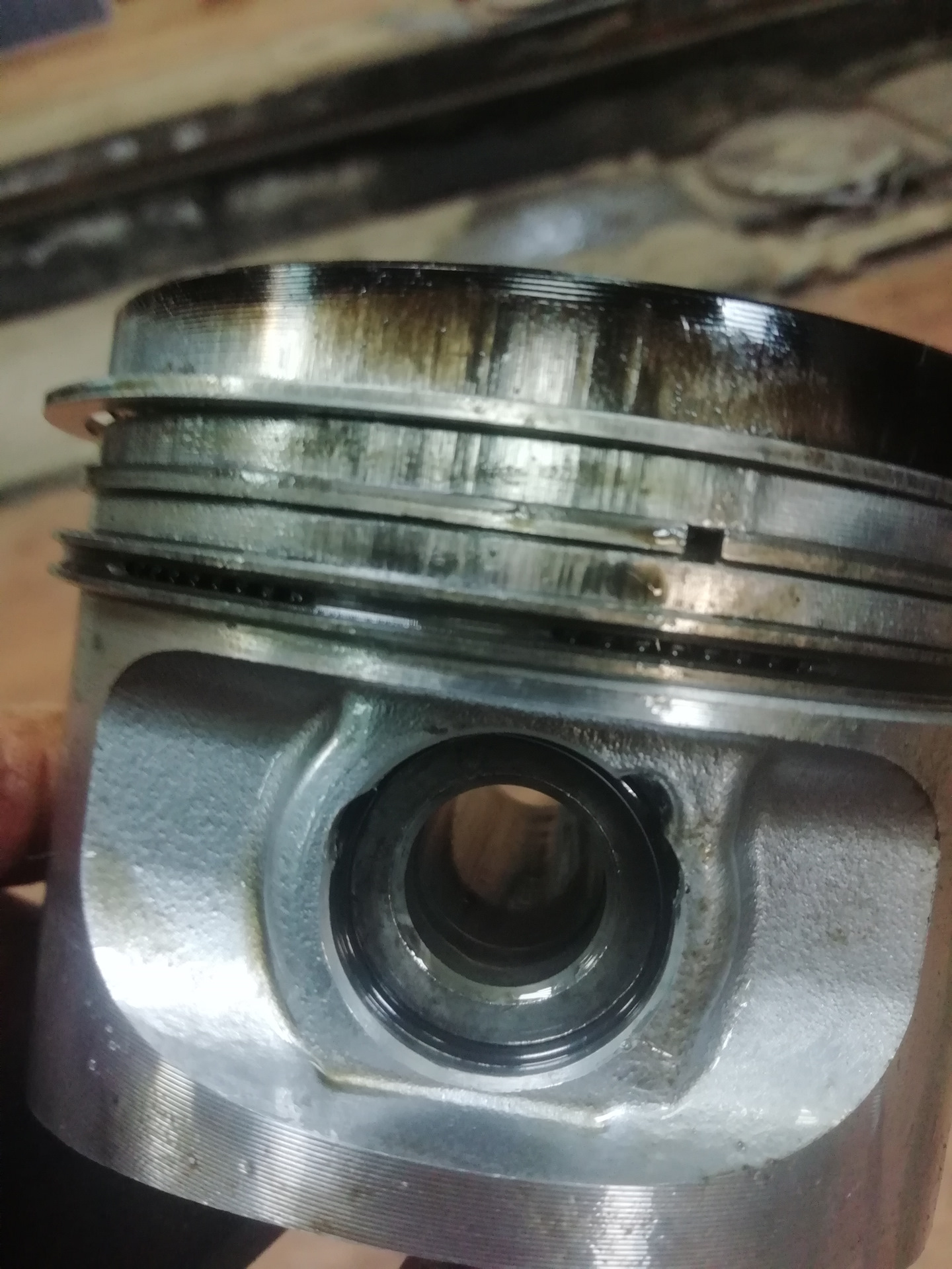 как разобрать поршень. сборка цпг поршень-палец-шатун кратко. перепрессовка поршней ваз 11113. как разобрать поршень. кольцо стопорное поршня 2110.