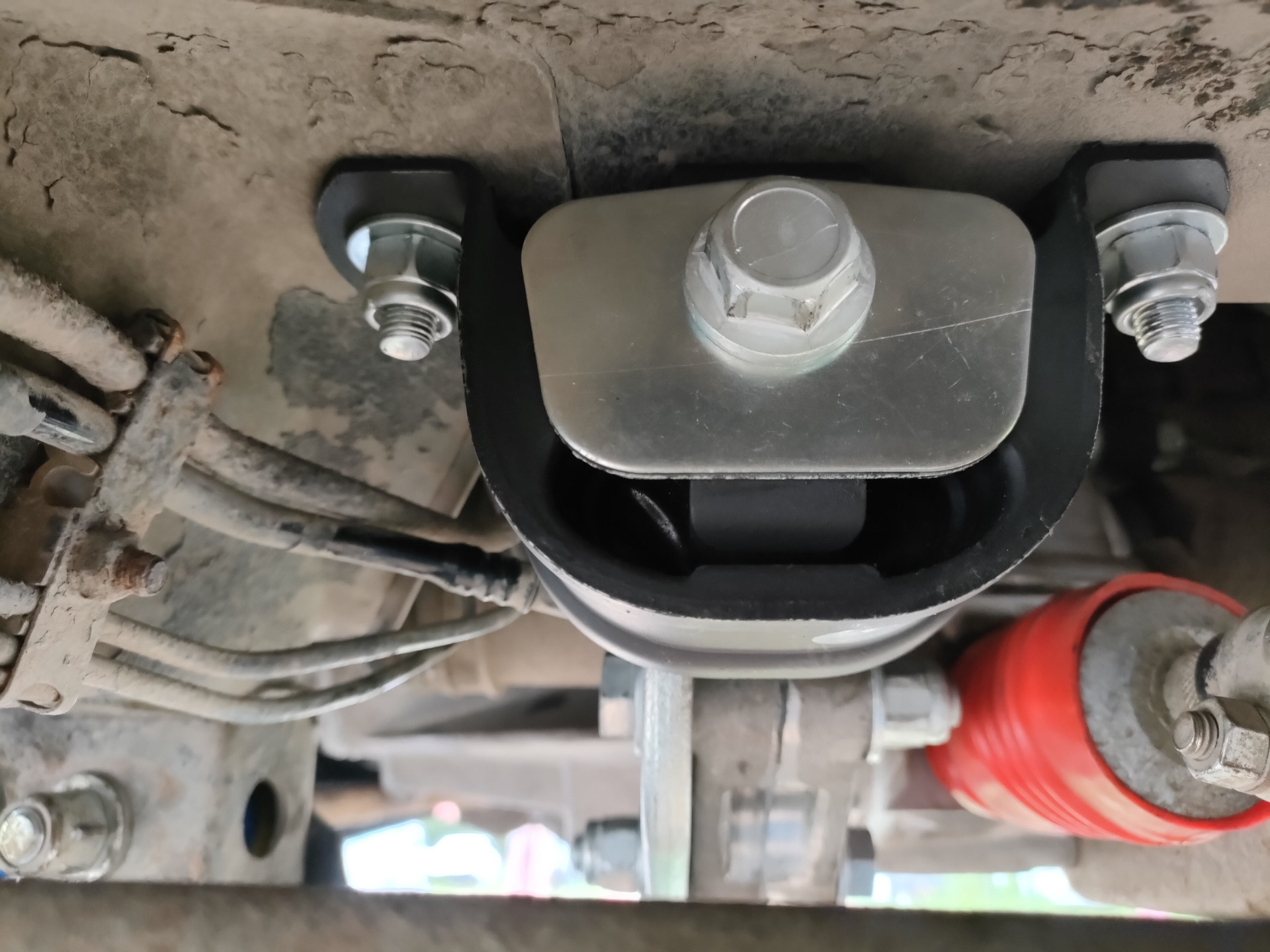 Фундамент стаканного типа под металлическую колонну. Т образный паз 20 фрезерный станок. База металлической колонны с анкерами м20. Установить пята. Монтаж тензодатчика балочного типа.