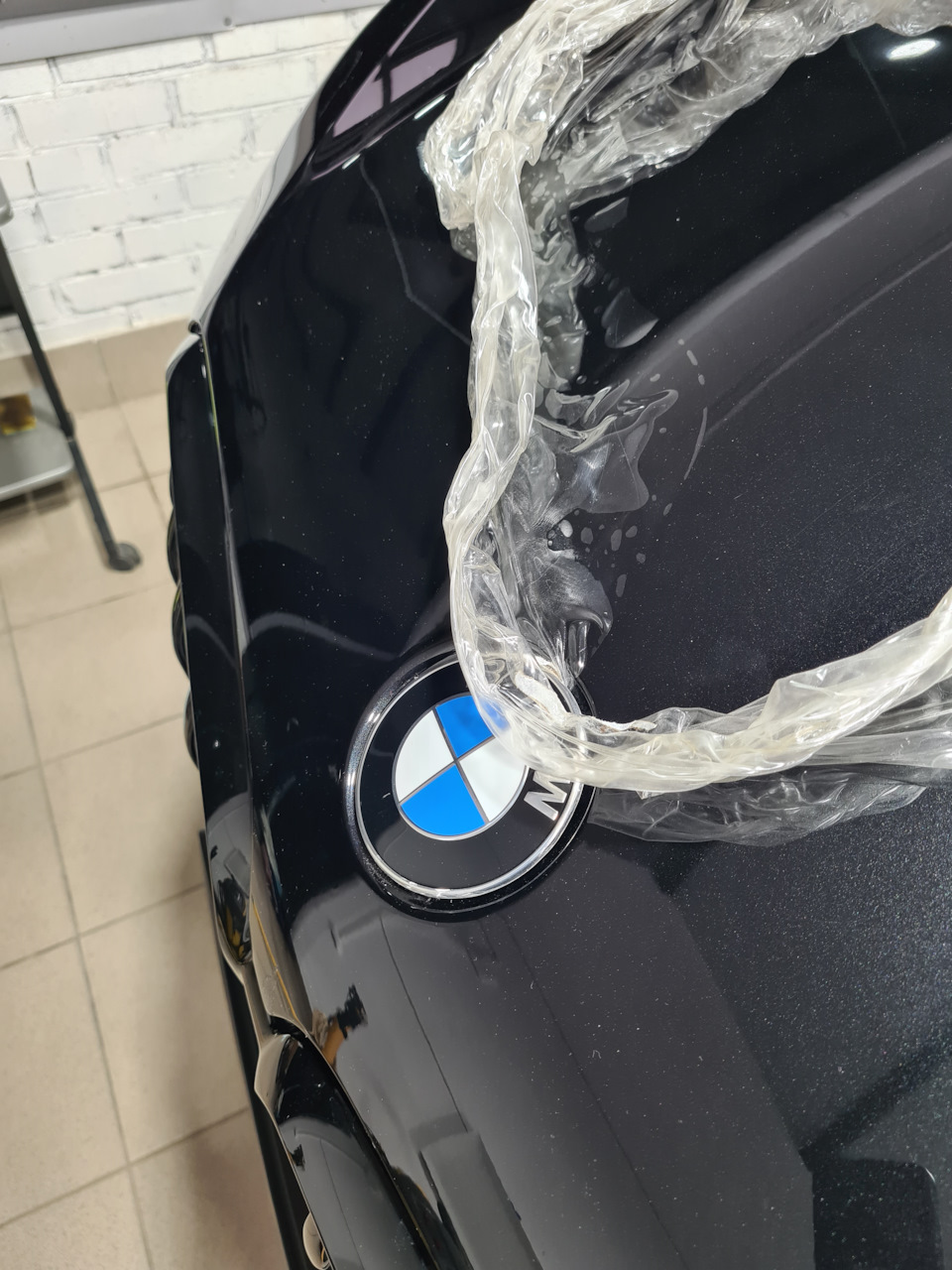 Переклеивание плёнки с глянца на мат BMW x6 — Уфа Плёнка на DRIVE2