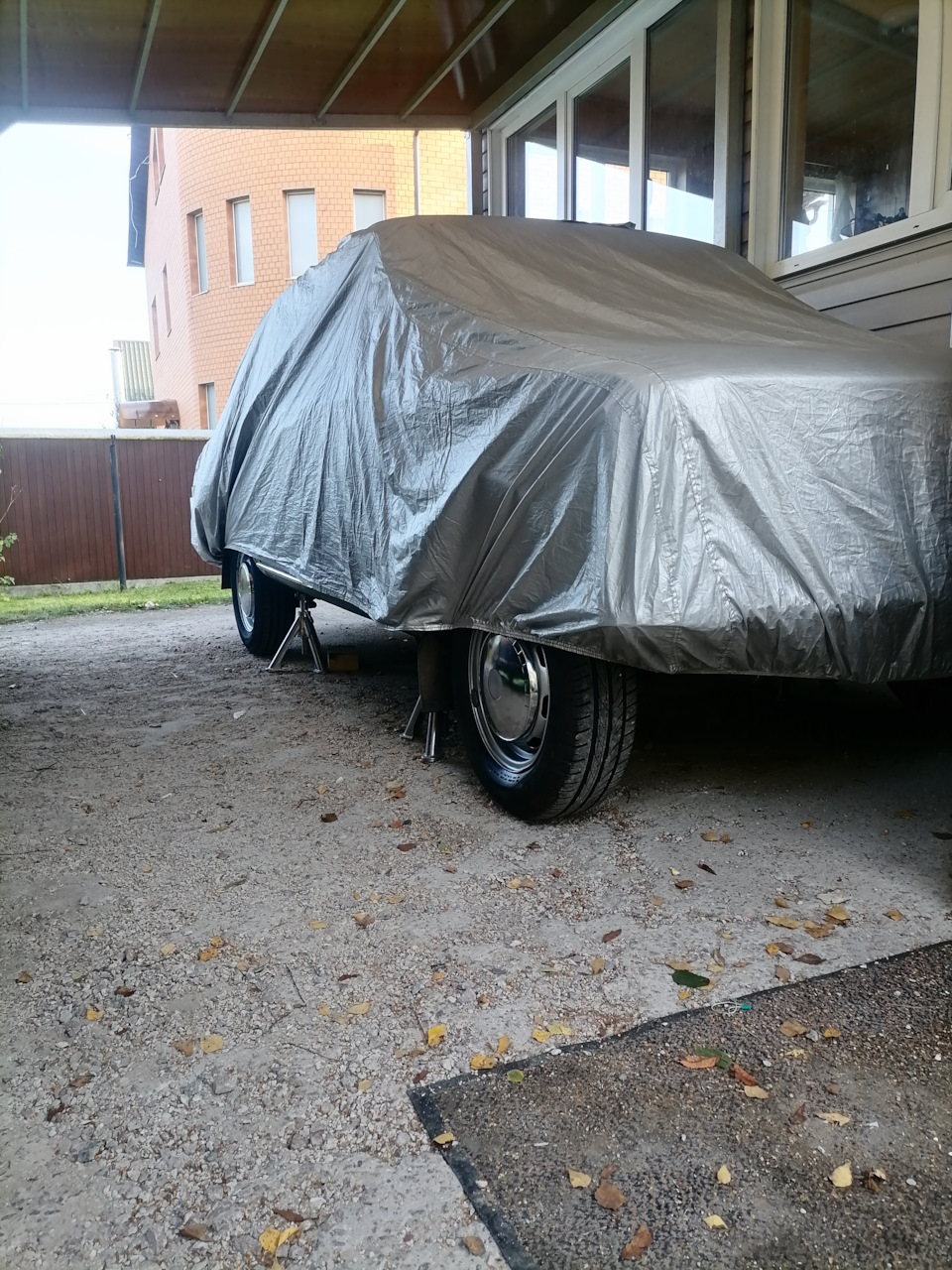 Нужно ли вывешивать автомобиль на зимнее хранение. — Lada 21013, 1,2 л,  1984 года | просто так | DRIVE2