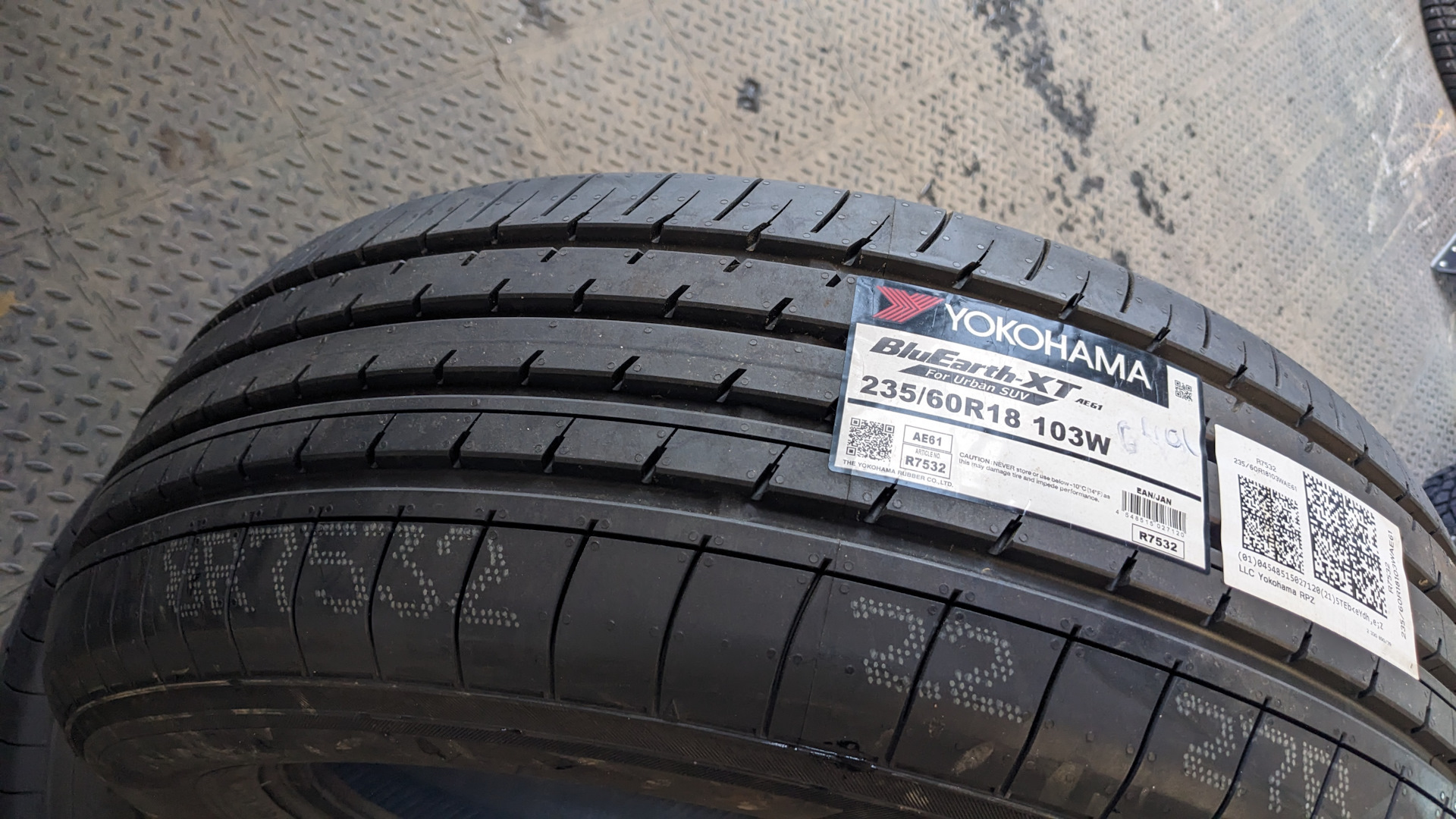 Шины yokohama bluearth ae61 отзывы. Yokohama BLUEARTH-XT ae61. Yokohama BLUEARTH-XT ae61 235/60 r18 103w. BLUEARTH-XT ae61. Шины Yokohama BLUEARTH-XT ae61.