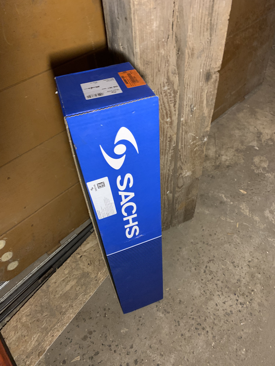 Замена передних амортизаторов — Audi A4 (B6), 1,9 л, 2001 года ...