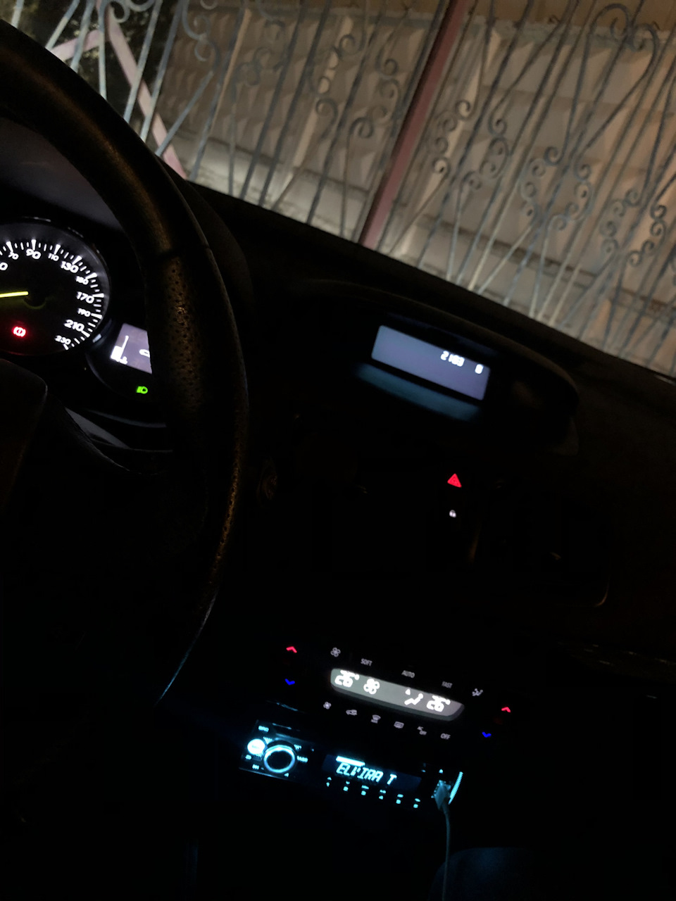 Магнитола — Renault Megane III, 1,6 л, 2012 года | автозвук | DRIVE2