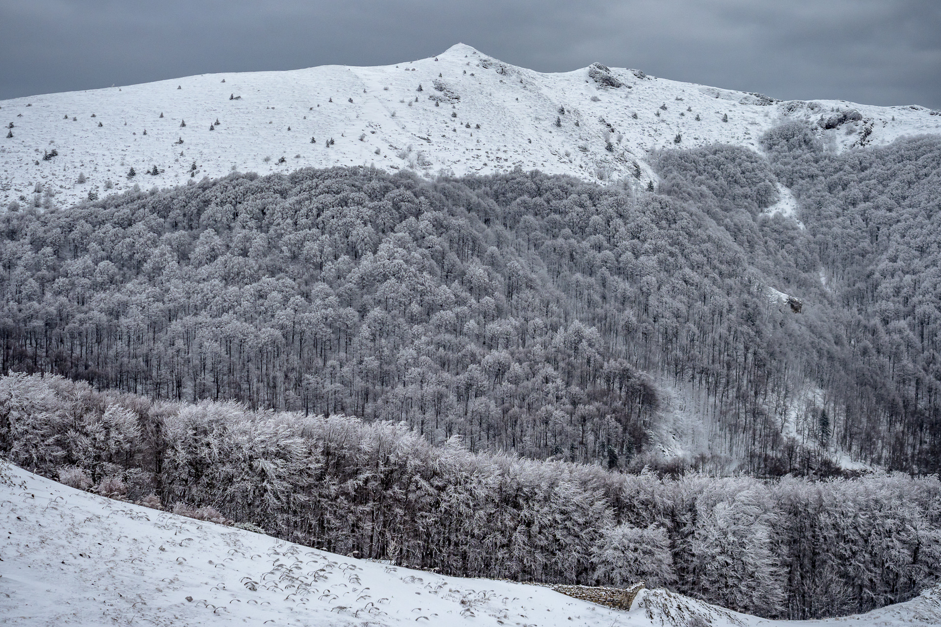 Перевал шипка болгария. Балканы снег.