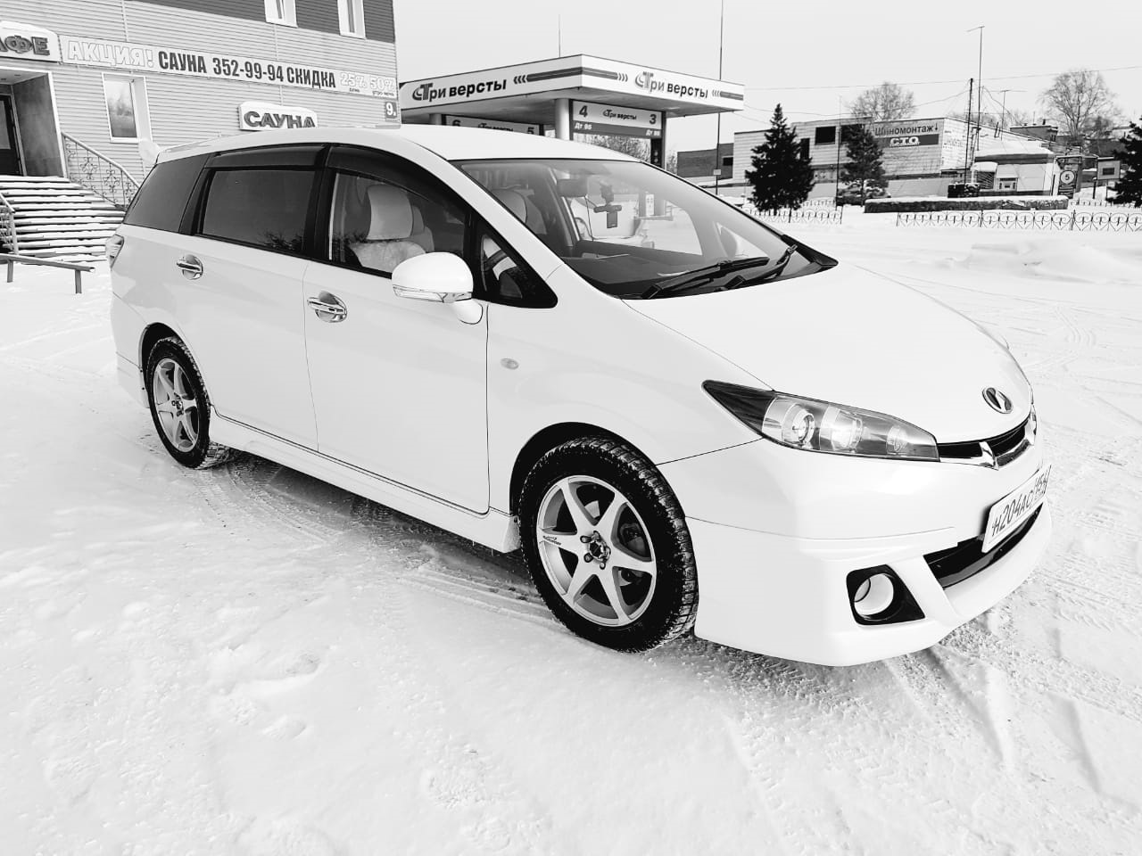 Тойота виш 2003. Тойота Виш с черной крышей. Toyota Wish 1.8x Type. Toyota Wish с прицепом. Toyota Wish ae20 дефлектор капота.