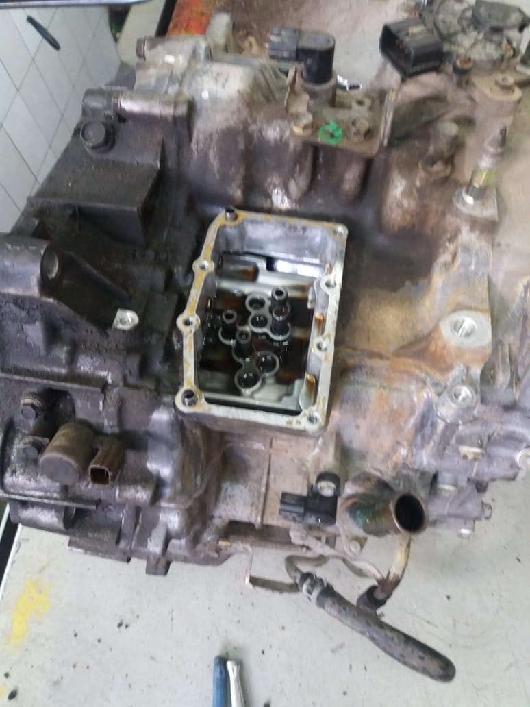 Замена заднего коренного сальника, чистка блока соленоидов — Honda Fit ...