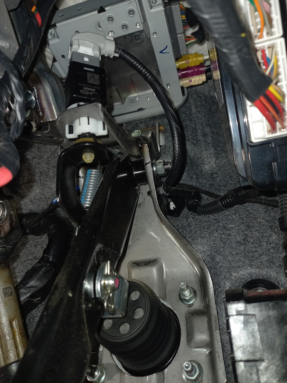 Замена лягушки тормоза. — Hyundai Grand Santa Fe, 2,2 л, 2017 года ...