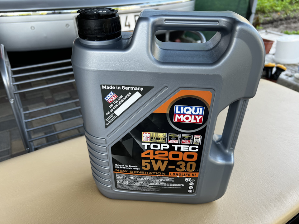 Liqui Moly top tech 4200 5W-30 new Generation — Volkswagen Passat Variant (B6)