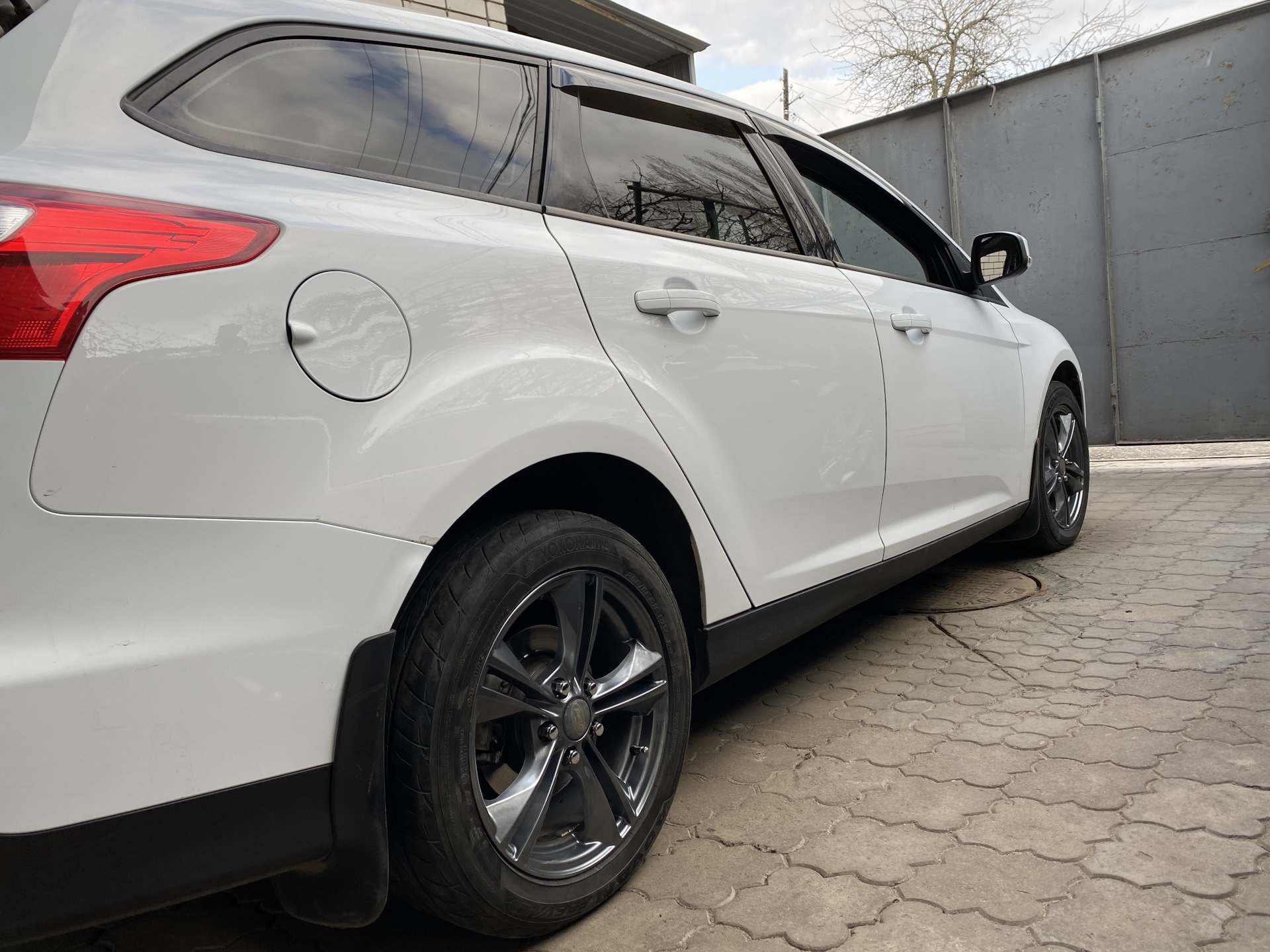 Диски кварц на месте — Ford Focus Wagon III, 1,6 л, 2015 года ...