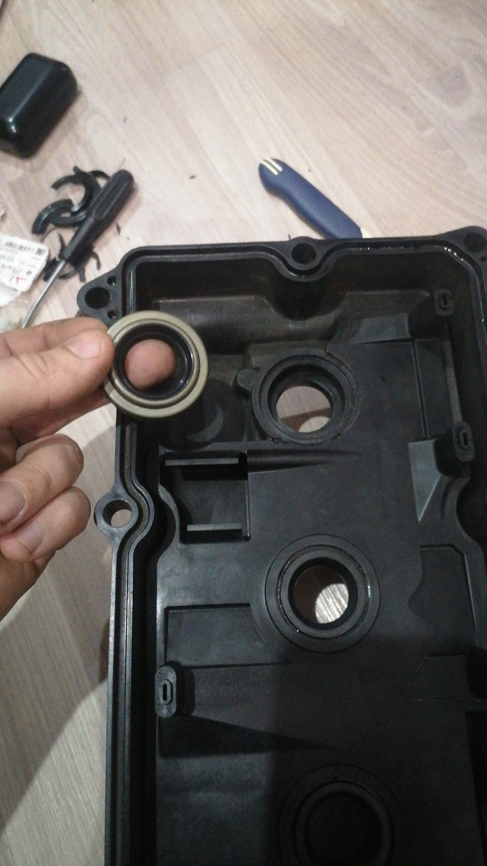 Замена сальников свечных колодцев на ниссан примера р12 с двигателем ...