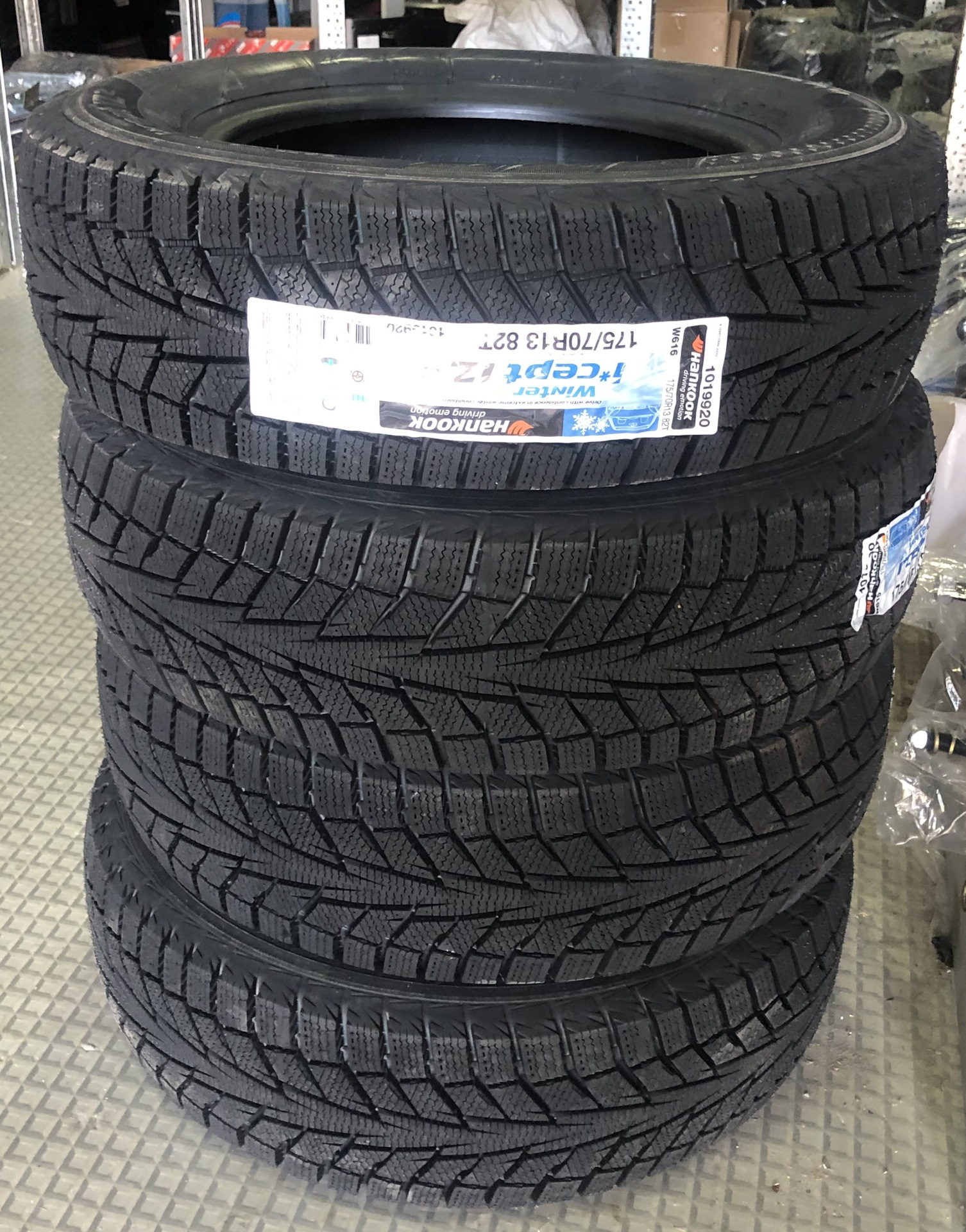 Ханкук 175 70. Hankook Winter i'cept iz 2 w616 175/70 r13. Ханкук 616 липучка. 175/70 R14 Hankook Winter i*cept iz2 w616 88t автопокрышка. Hankook i cept 175/70 r13 82t.