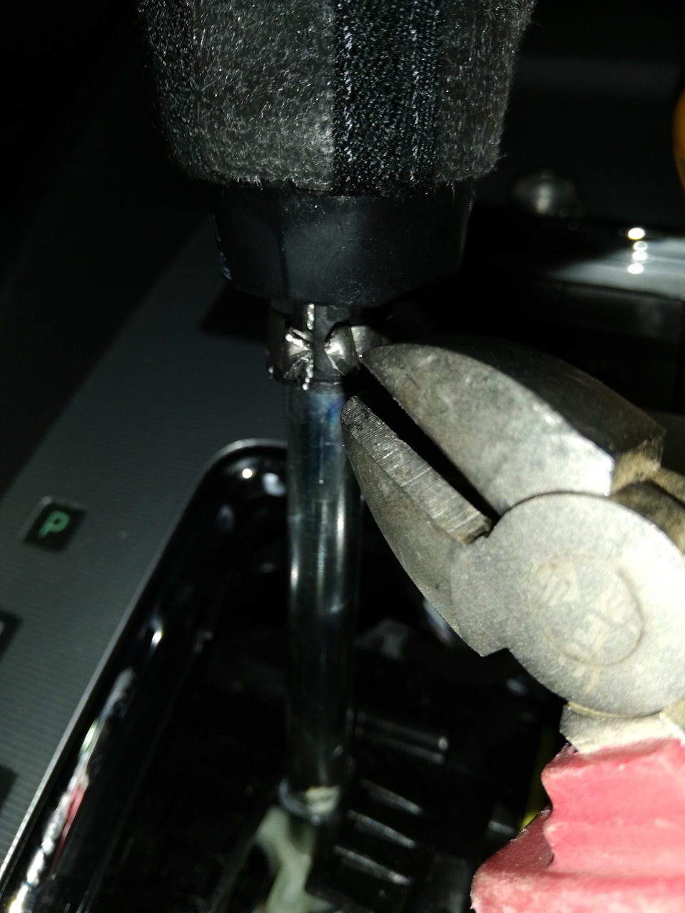 перекусите фиксирующее кольцо — Skoda Octavia Combi A7 Mk3