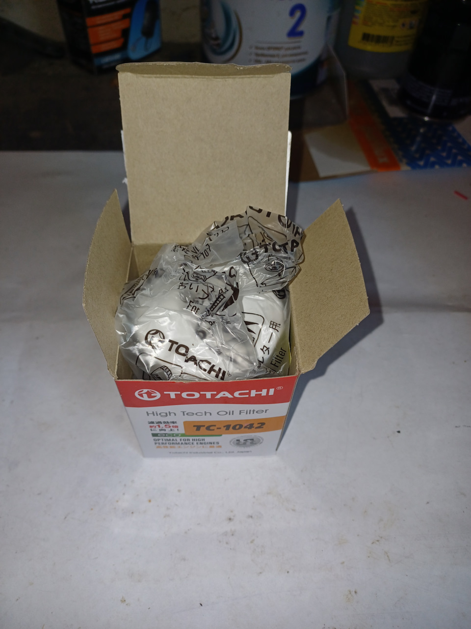 коробочка, фильтр в пакетике — Nissan Note (1G). Запчасти на фото: TC1042