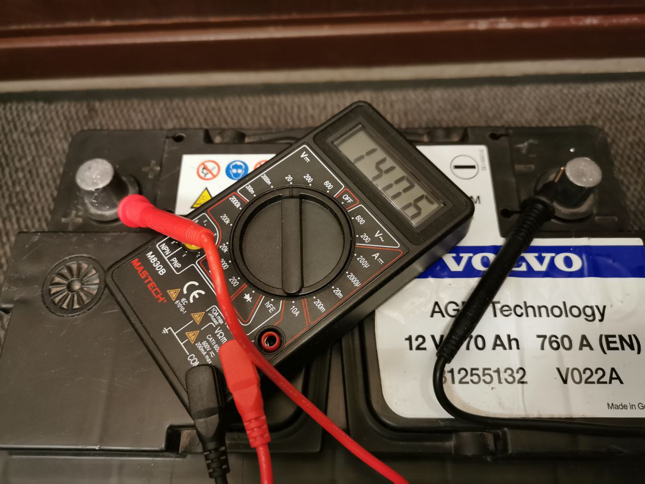 Зарядка автомобильного AGM-аккумулятора на зиму — Volvo XC60 (1G), 2,4 ...